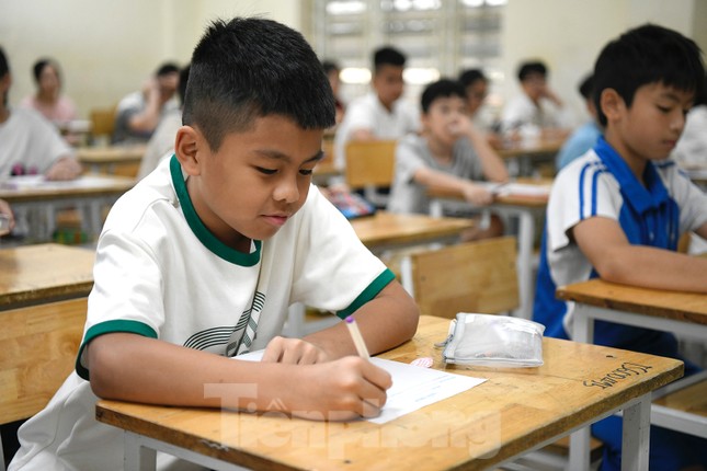 &apos;Nghẹt thở&apos; đua vào Trường Nguyễn Tất Thành, 1 chọi 18 ảnh 8