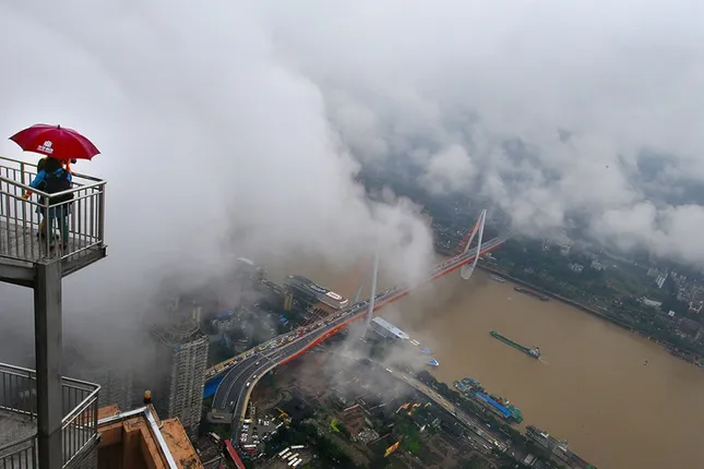 Trùng Khánh còn được gọi là "thành phố sương mù", với trung bình có bao nhiêu ngày sương mù mỗi năm?