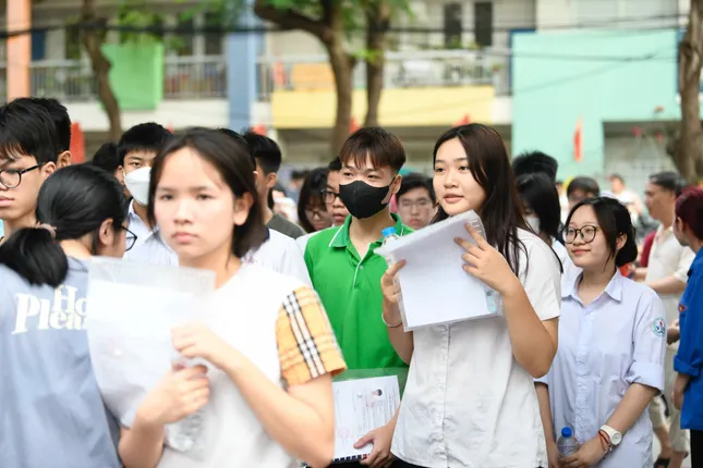 Gần 103.000 thí sinh Hà Nội làm bài Ngữ văn vào lớp 10: Cập nhật đề thi, giải đề ảnh 11