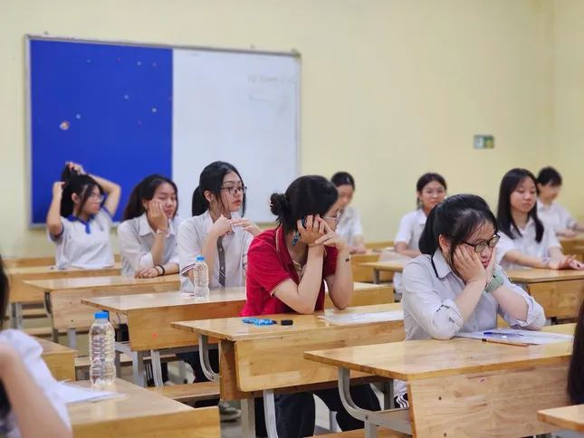 Gần 103.000 thí sinh Hà Nội làm bài Ngữ văn vào lớp 10: Cập nhật đề thi, giải đề ảnh 10