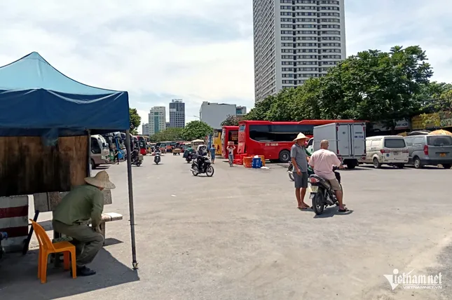 Người phụ nữ vùng cao bật khóc giữa trời nắng ở Hà Nội, hé lộ cú lừa từ bến xe ảnh 3