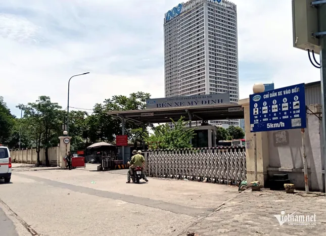 Người phụ nữ vùng cao bật khóc giữa trời nắng ở Hà Nội, hé lộ cú lừa từ bến xe ảnh 2