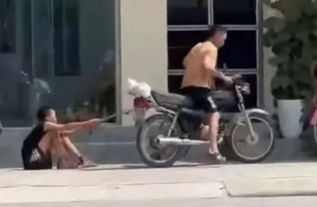 Công an vào cuộc bé trai bị bố xích chân kéo lê trên đường phố ở Hải Phòng ảnh 1
