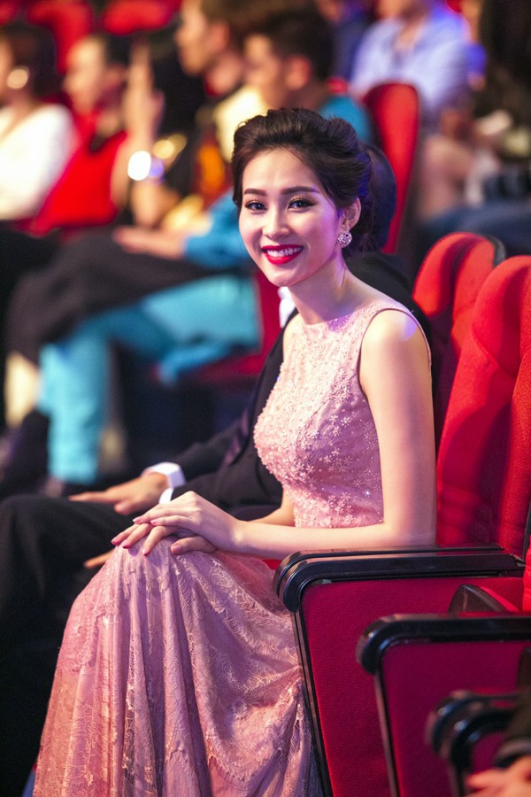 Hoa hậu Thu Thảo đẹp mong manh tựa tiên nữ ảnh 7