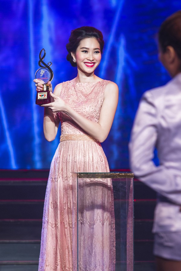 Hoa hậu Thu Thảo đẹp mong manh tựa tiên nữ ảnh 9