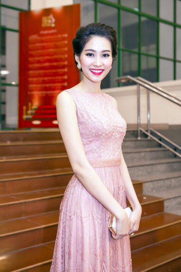 Hoa hậu Thu Thảo đẹp mong manh tựa tiên nữ ảnh 6