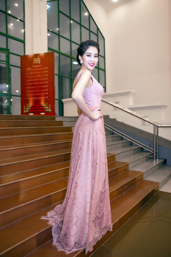 Hoa hậu Thu Thảo đẹp mong manh tựa tiên nữ ảnh 4
