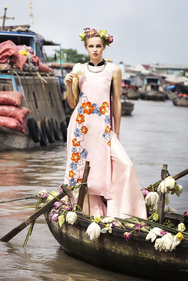 Thí sinh Next Top Ba Lan sợ hãi nếm thử nhộng, tiết canh ảnh 7