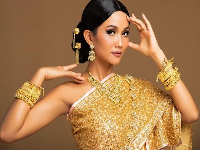 Sau màn catwalk lốc xoáy 3 vòng, Á hậu Ngọc Thảo hóa thân thành gái Thái xinh đẹp khiến fans trầm trồ ảnh 6