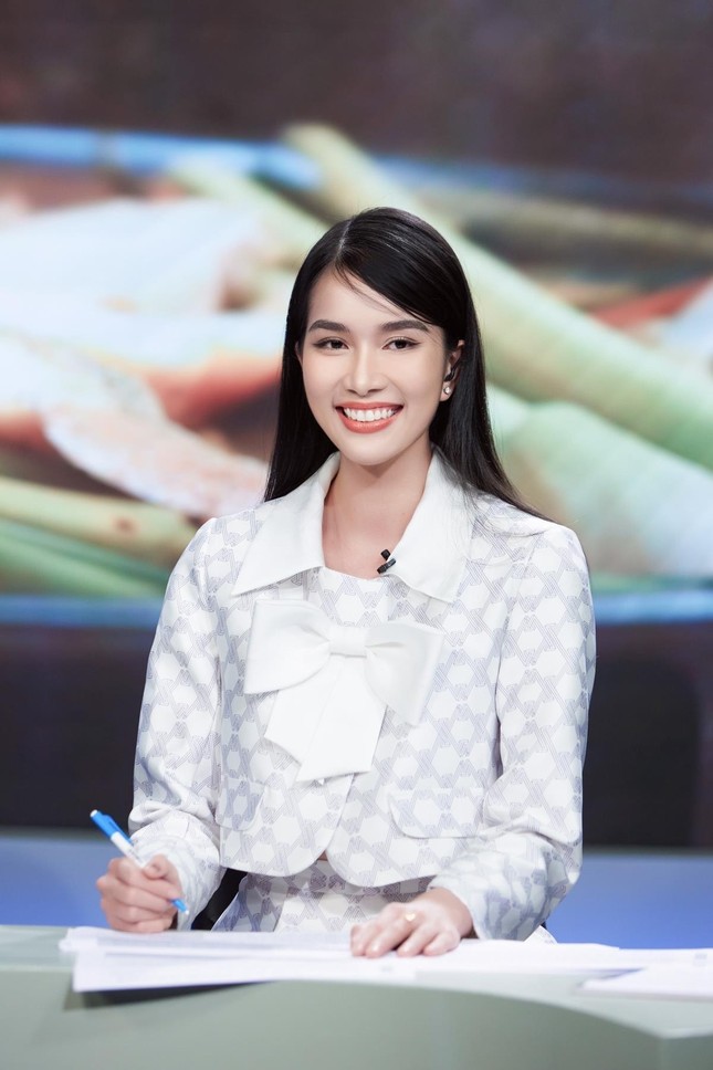 Á hậu Phương Anh nghỉ việc ở VTV ảnh 1