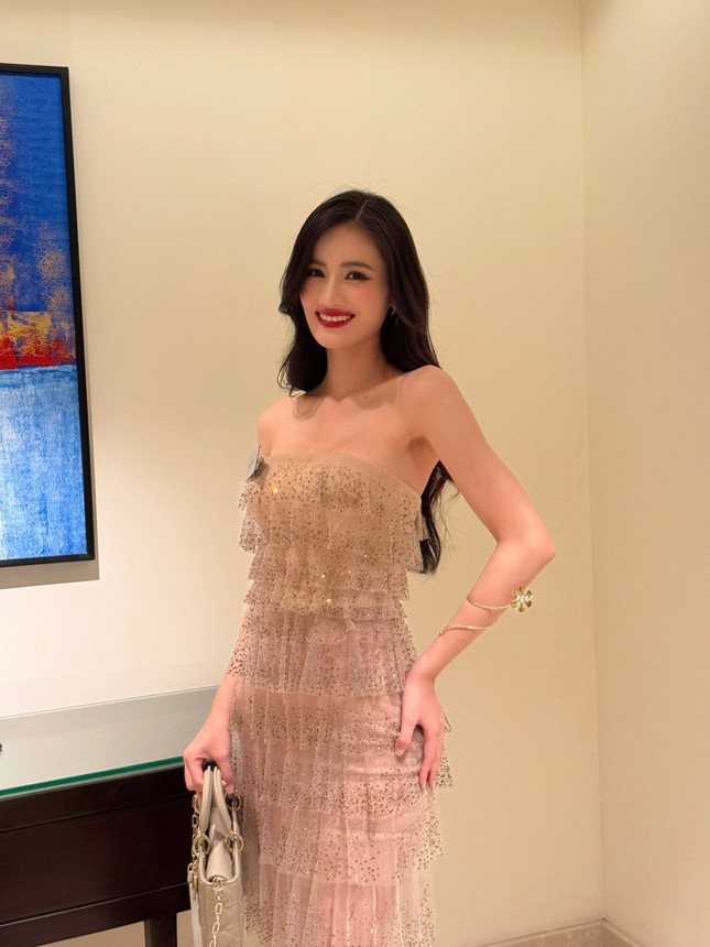 Ý Nhi nói tiếng Anh trên truyền hình Ấn Độ ảnh 5