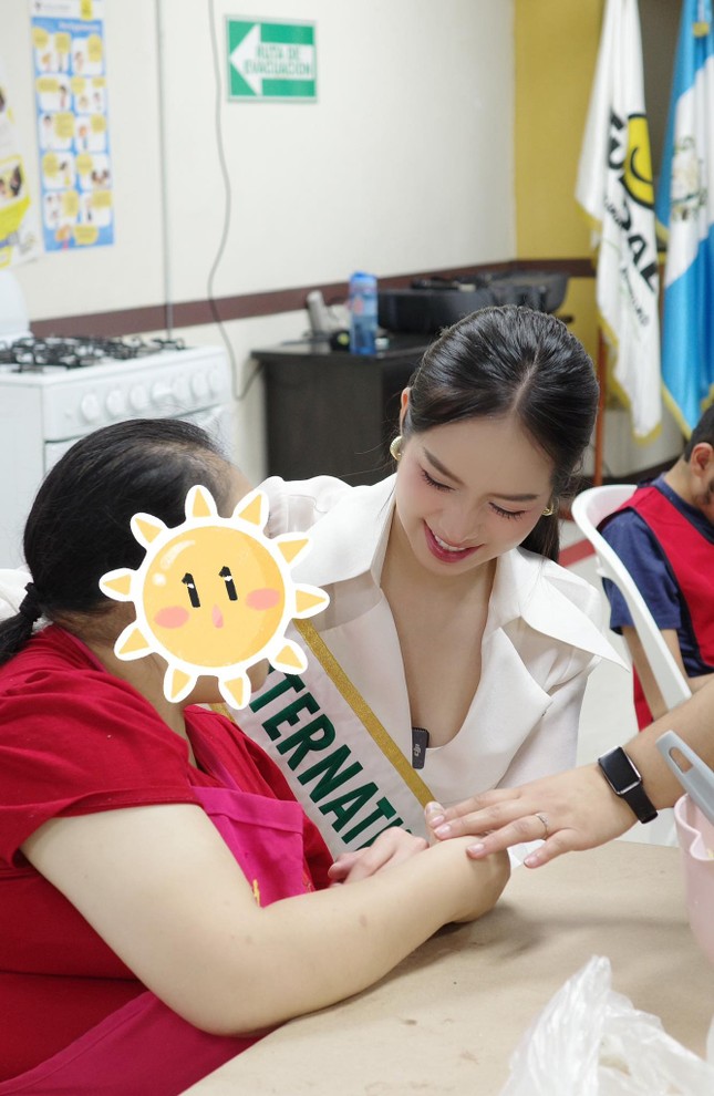 Thanh Thủy học ngôn ngữ ký hiệu của trẻ em khiếm thính ảnh 4