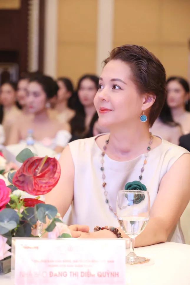 MC, nhà báo Diễm Quỳnh làm giám khảo Hoa hậu Việt Nam ảnh 4