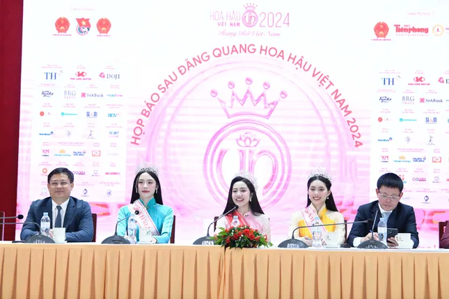 Hoa hậu Hà Trúc Linh: 'Nhiều bạn học người dân tộc thiểu số nhắn tin chúc mừng tôi' ảnh 11