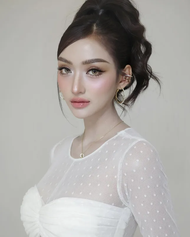 Á hậu Hòa bình từ bỏ danh hiệu ảnh 1