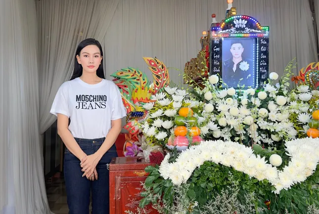 Nghệ sĩ đưa tiễn người mẫu Nam Phong về nơi an nghỉ ảnh 1
