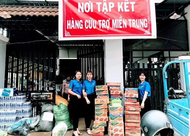 Nhiều chuyến xe 0 đồng chở hàng cứu trợ miền Trung ảnh 2