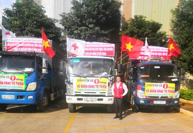 Nhiều chuyến xe 0 đồng chở hàng cứu trợ miền Trung ảnh 4