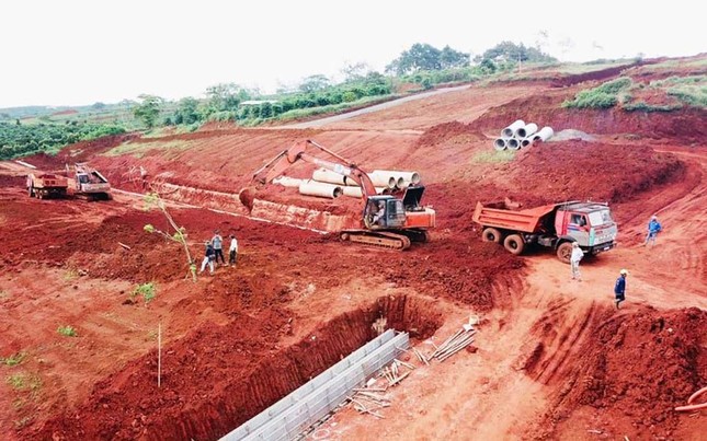 Công an vào cuộc điều tra vụ phân lô bán đất nông nghiệp ở Bảo Lộc ảnh 4
