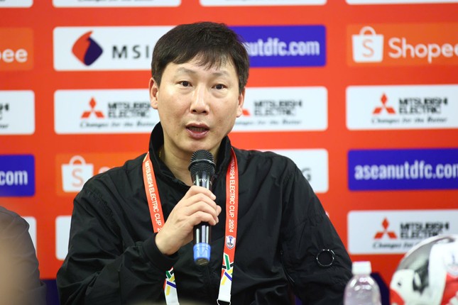 HLV Kim Sang-sik: 'Đội tuyển Việt Nam đã thể hiện sức mạnh của mình trước Thái Lan, và lẽ ra phải thắng cách biệt 2 bàn' ảnh 1