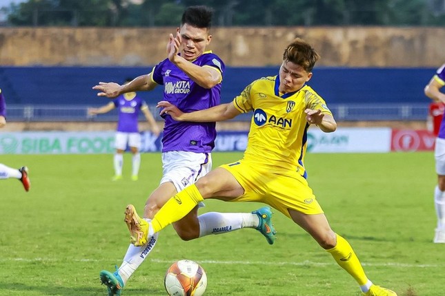 Văn Quyết lập cú đúp, CLB Hà Nội áp sát tốp 3 ảnh 21