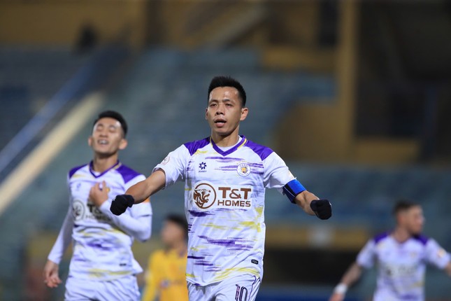 Văn Quyết lập cú đúp, CLB Hà Nội áp sát tốp 3 ảnh 9