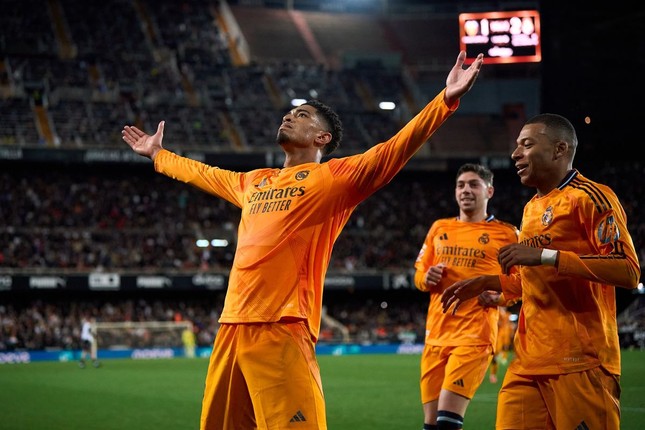 Man City 'tự sát' hay đơn giản là Real quá hay? ảnh 4