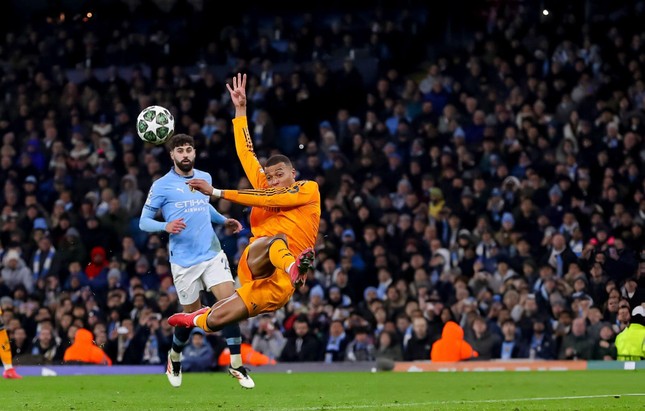 Man City 'tự sát' hay đơn giản là Real quá hay? ảnh 1
