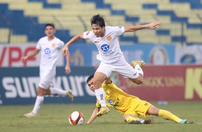 Thắng Đông Á Thanh Hoá, Nam Định vững ngôi đầu LPBank V-League 2024/25 ảnh 26