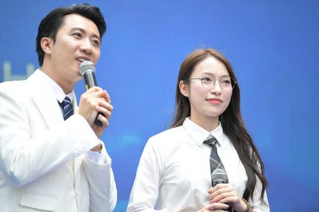 MC Khánh Vy và những chia sẻ thú vị trong Ngày hội tuyển sinh khối các ngành Khoa học và Công nghệ ảnh 3