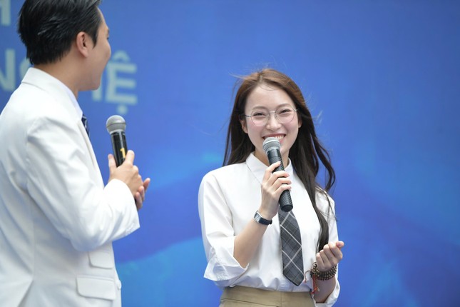 MC Khánh Vy và những chia sẻ thú vị trong Ngày hội tuyển sinh khối các ngành Khoa học và Công nghệ ảnh 2