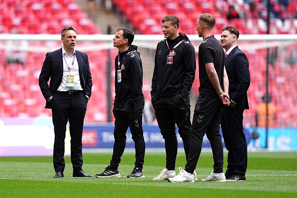 Sunderland trở lại Ngoại hạng Anh nhờ bàn thắng phút bù giờ của cầu thủ 19 tuổi ảnh 37