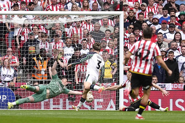Sunderland trở lại Ngoại hạng Anh nhờ bàn thắng phút bù giờ của cầu thủ 19 tuổi ảnh 24