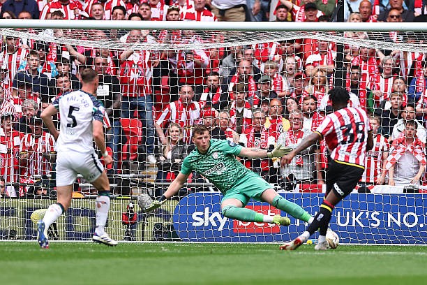 Sunderland trở lại Ngoại hạng Anh nhờ bàn thắng phút bù giờ của cầu thủ 19 tuổi ảnh 13