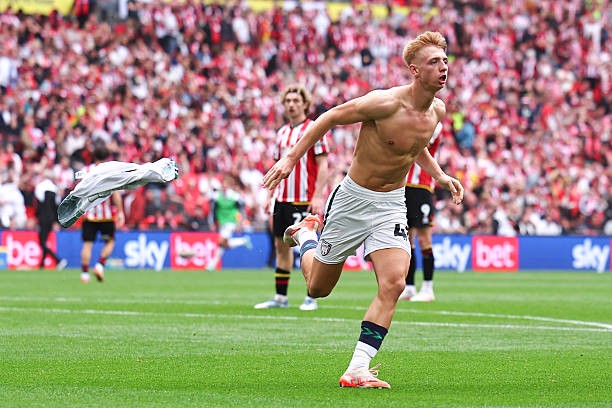 Sunderland trở lại Ngoại hạng Anh nhờ bàn thắng phút bù giờ của cầu thủ 19 tuổi ảnh 5