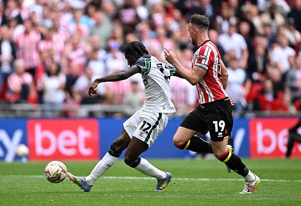 Sunderland trở lại Ngoại hạng Anh nhờ bàn thắng phút bù giờ của cầu thủ 19 tuổi ảnh 11