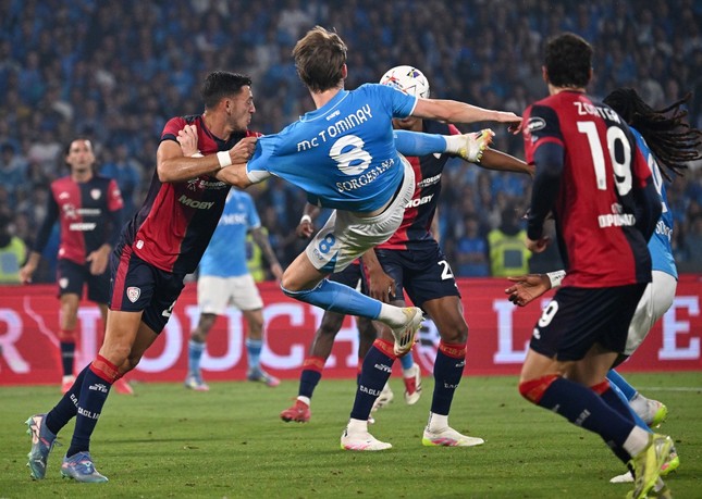 Trong khi MU trắng tay, những người bị họ ruồng bỏ giúp Napoli đoạt scudetto ảnh 2