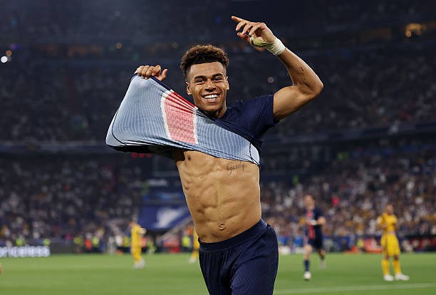 Viết lại lịch sử Champions League, Desire Doue thẳng tiến tới danh hiệu Cậu bé Vàng ảnh 2