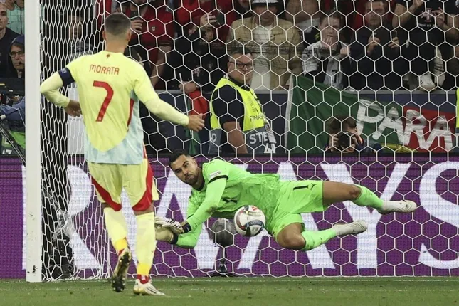 Dằn vặt sau quả phạt đền hỏng ăn ở chung kết Nations League, thủ quân Morata để ngỏ khả năng giã từ ĐT Tây Ban Nha ảnh 1