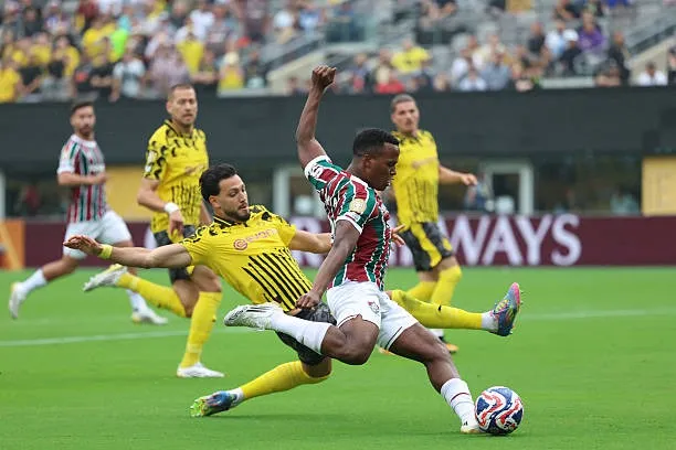 Fluminense khiến Dortmund 'im tiếng' ảnh 29