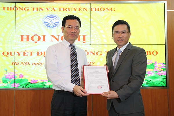 Bộ trưởng TT&TT trao quyết định bổ nhiệm Tổng biên tập báo VietNamNet ảnh 1