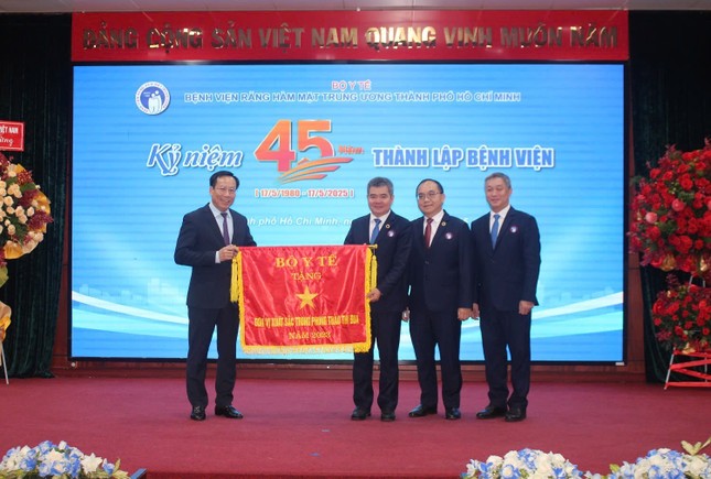 Bệnh viện Răng Hàm Mặt Trung ương TP.HCM 45 năm bứt phá vươn tầm khu vực ảnh 2