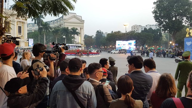 Bữa tối kết thúc, Tổng thống Trump và Chủ tịch Kim rời khách sạn Metropole ảnh 16