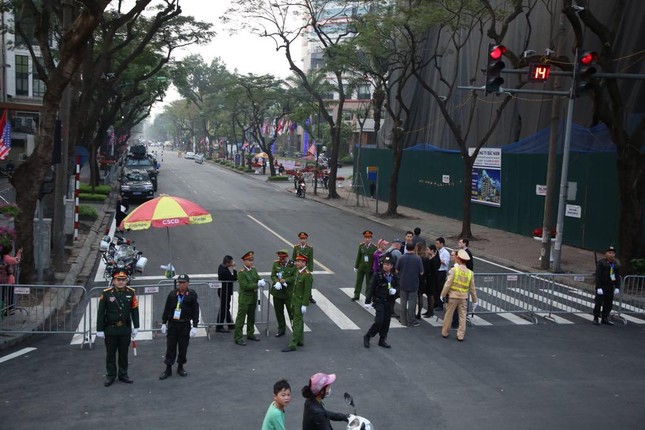 Bữa tối kết thúc, Tổng thống Trump và Chủ tịch Kim rời khách sạn Metropole ảnh 14