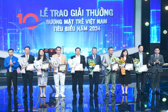 Giải thưởng Gương mặt trẻ Việt Nam tiêu biểu: Tô thắm thêm lịch sử văn hiến, hào hùng của dân tộc ảnh 25