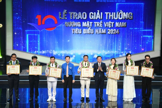 Giải thưởng Gương mặt trẻ Việt Nam tiêu biểu: Tô thắm thêm lịch sử văn hiến, hào hùng của dân tộc ảnh 4