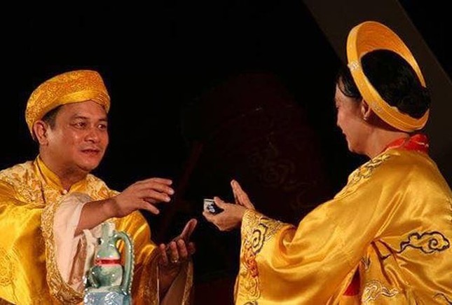 Showbiz 25/12: Nguyên Khang tiết lộ điều ít biết về danh hài Hoài Linh ảnh 2