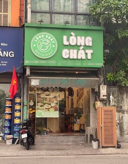 Kiểm tra, lấy mẫu tại cơ sở của chuỗi quán ăn có lòng xe điếu dài 40m ở TPHCM ảnh 1