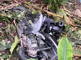 2 người đi xe máy lao xuống vực ở Tam Đảo ảnh 1