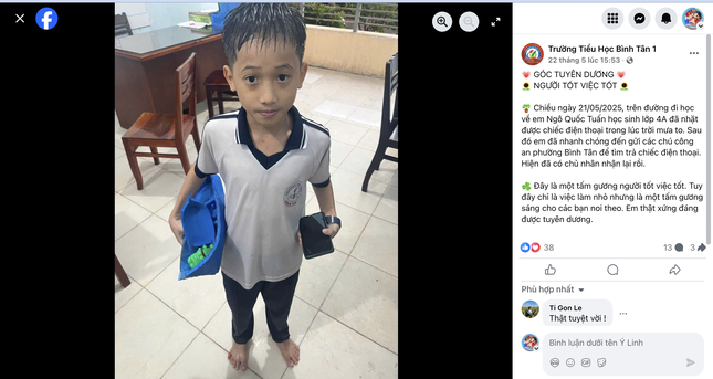 Bất ngờ về hoàn cảnh của cậu bé lớp 4 đội mưa mang trả điện thoại ảnh 1